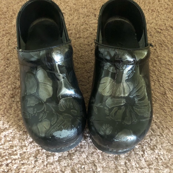 Women’s Glossy Dansko Clogs Size 36 EU - Picture 2 of 2